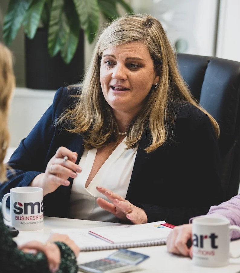 Shannon Smit advising clients at SMART Business Solutions on the Mornington Peninsula